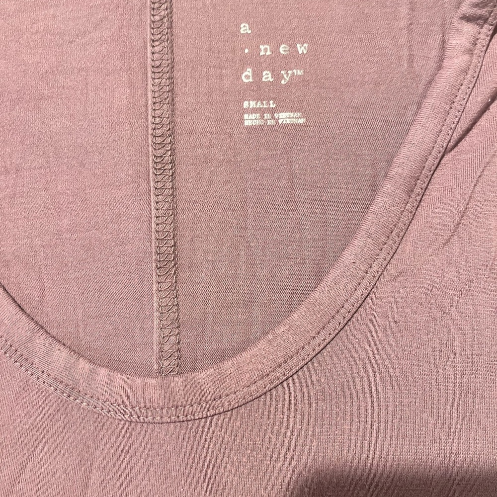 Tshirt - Picture 2 of 2